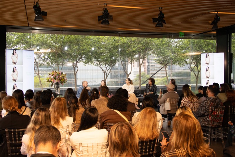 Público acompanha uma conversa no Festival Fashion Meeting, no JK Iguatemi